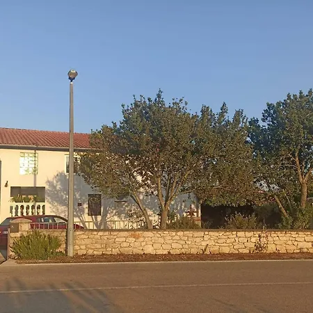 In Near Zvizda Apartment